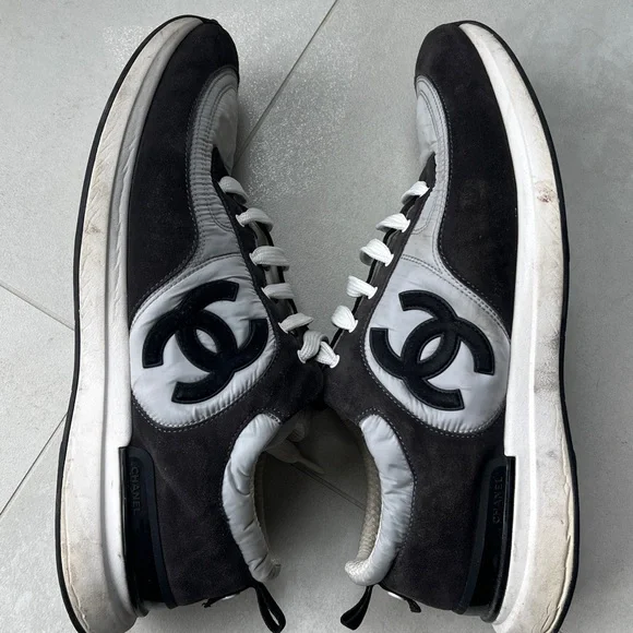 CHANEL Black and Gray Men's CC Logo Low-Top Sneakers - Picture 10 of 12